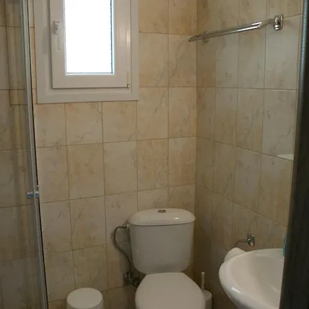 בית נופש Dino's Maisonettes *