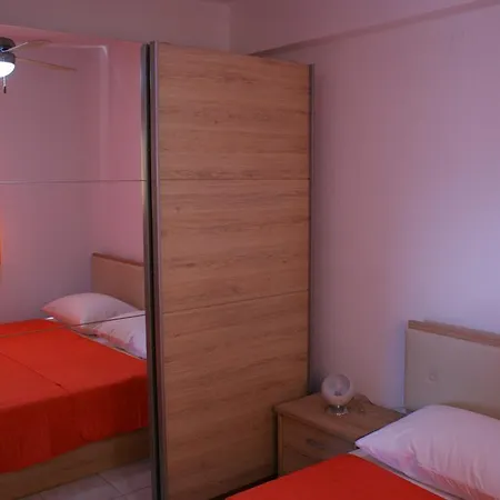 בית נופש Dino's Maisonettes *