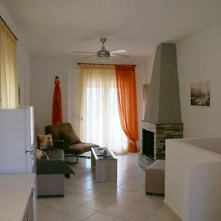 Dino's Maisonettes בית נופש